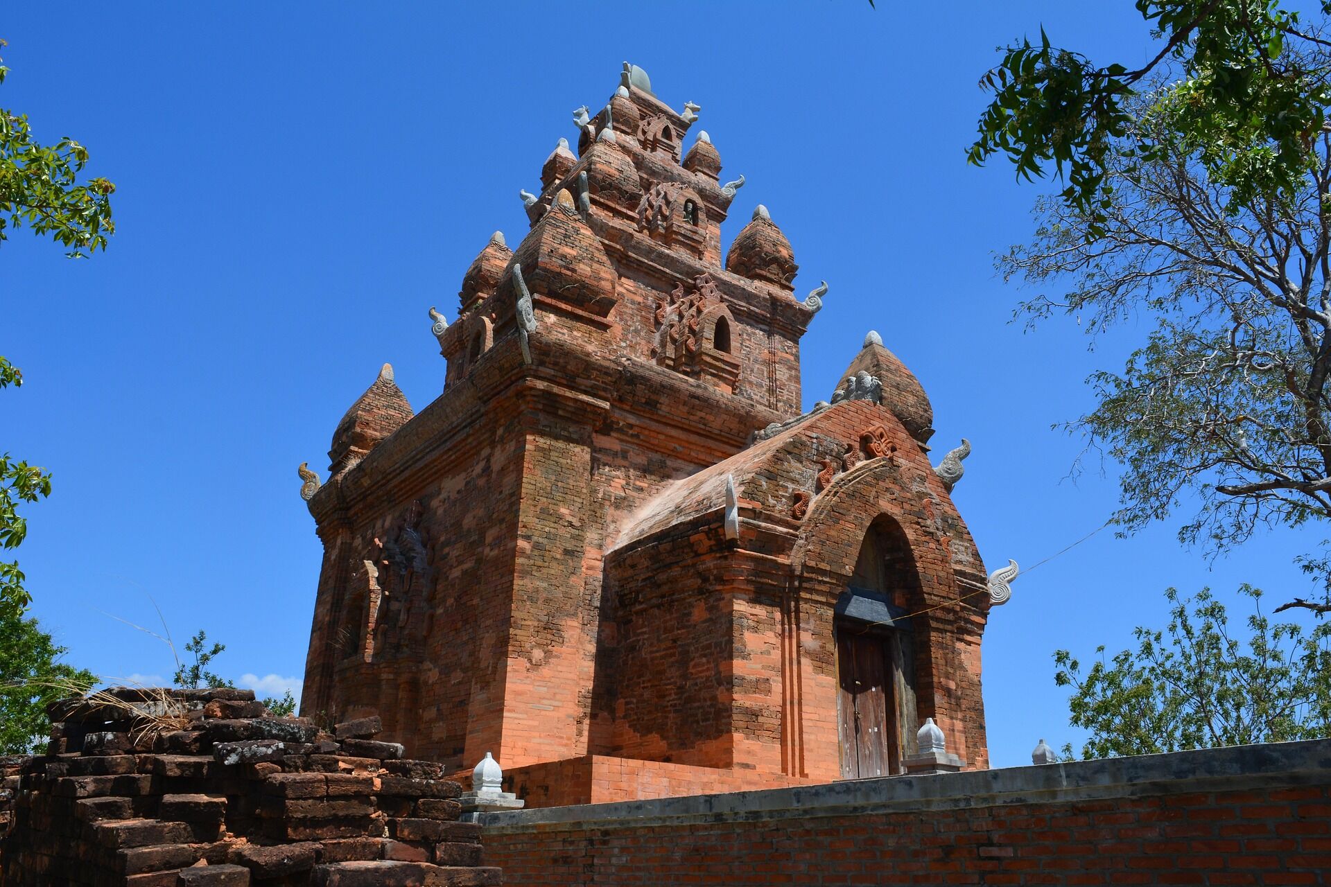 Capture the timeless beauty of Kampong Cham’s Khmer heritage